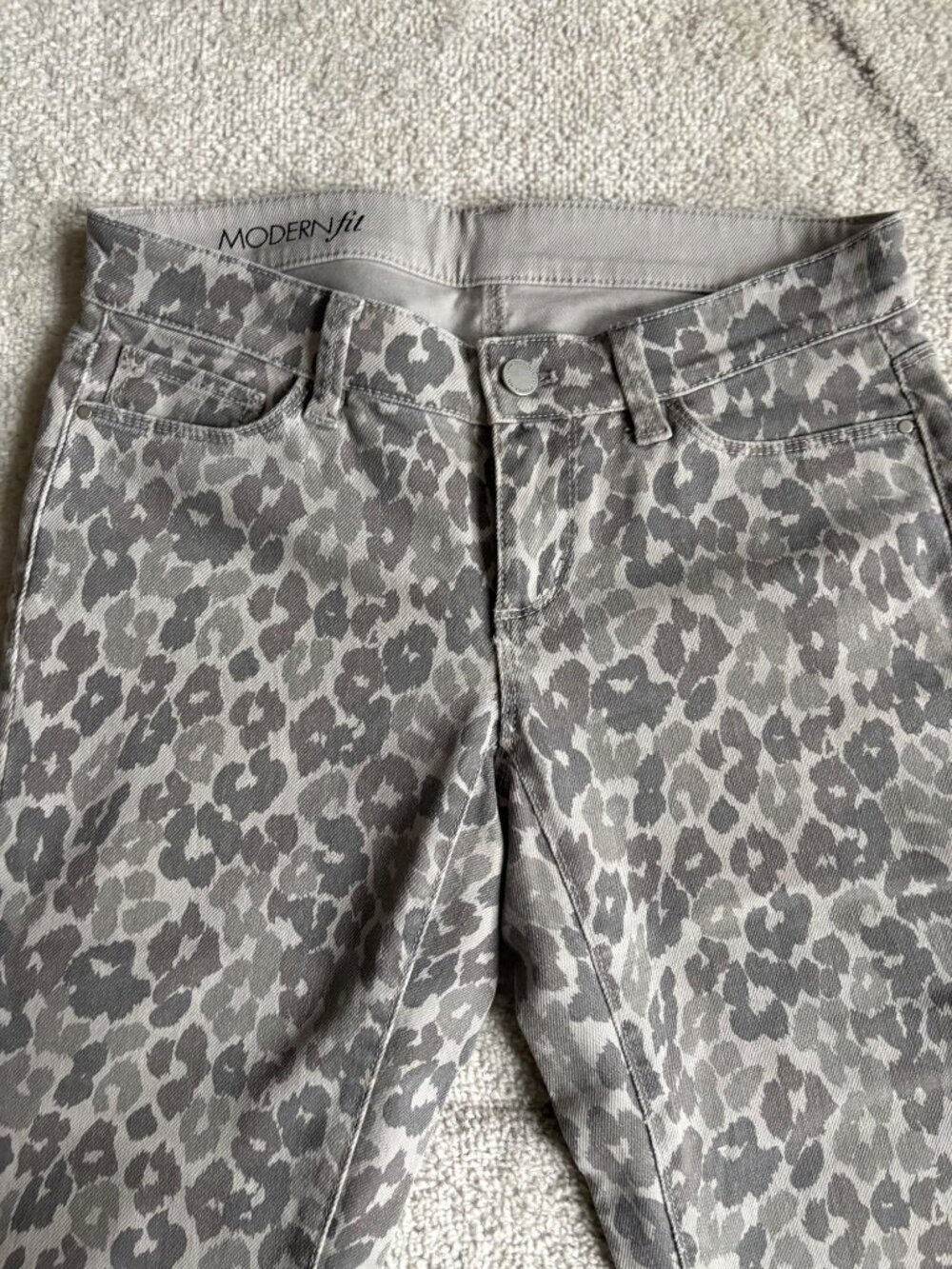 Ann Taylor Modern Fit Gray Leopard Print Skinny Jeans 4P Stretch Ankle - Picture 3 of 7